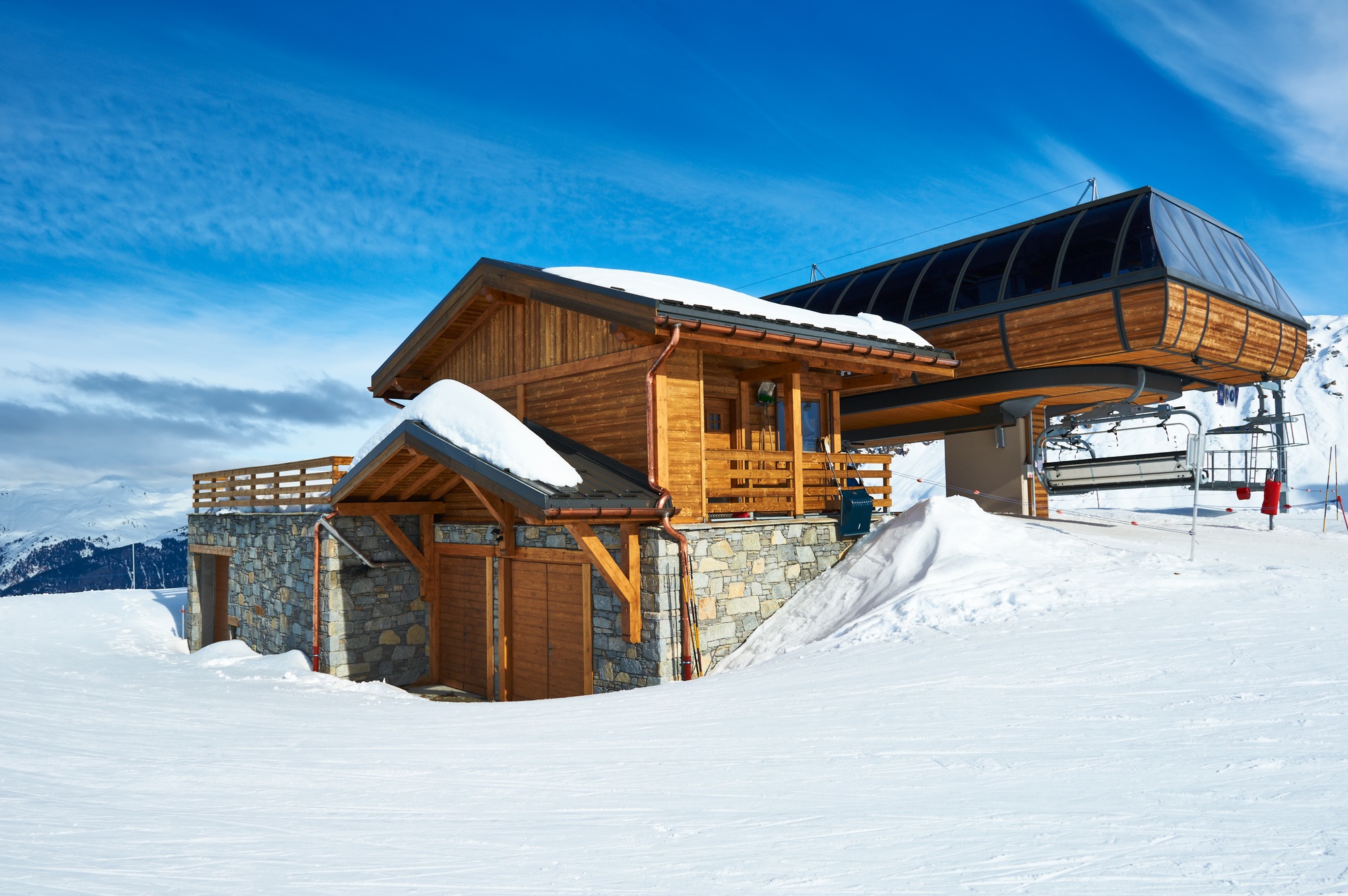 Ski lift station